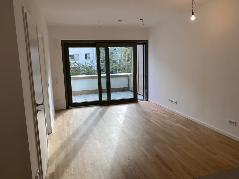 Stilvolle 3-Zi.Wohnung mit Garten, Einbauküche in zentraler Lage — photo 1